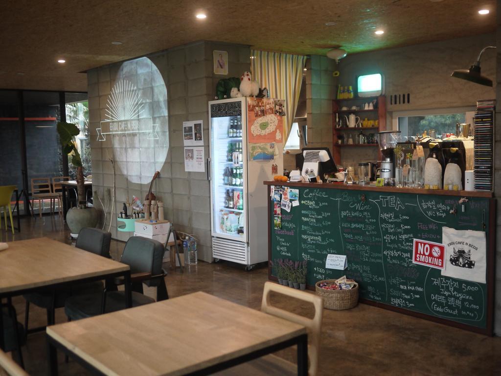 Hotel Eridu Cafe N Beds à Seogwipo Extérieur photo